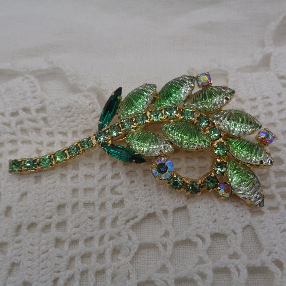 Vintage Green Givre Molded Glass Rhinestones Leaf Brooch
